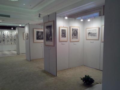務(wù)美出租 上海地區(qū)專(zhuān)業(yè)畫(huà)展掛作品展示板墻架與舞臺(tái)搭建一體化服務(wù)